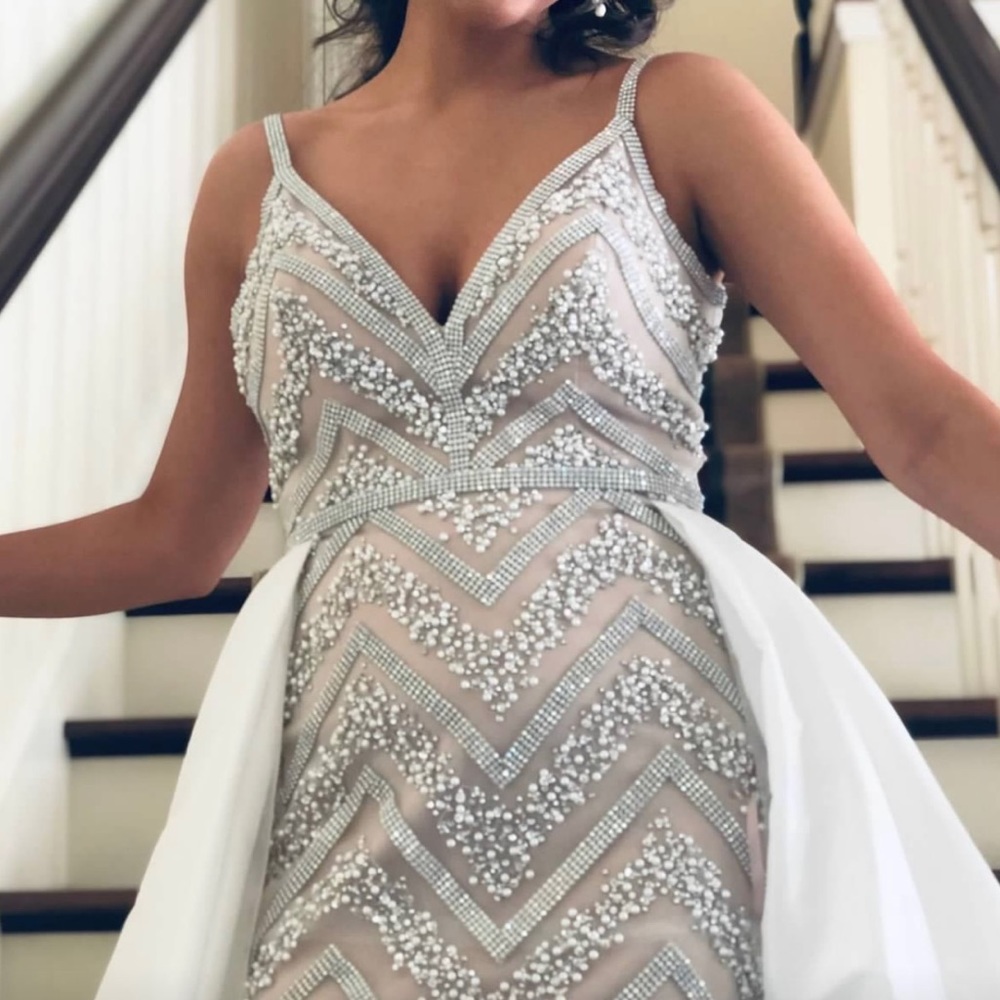 Prom Dress With Train and Pearl Details - Picture 5 of 5